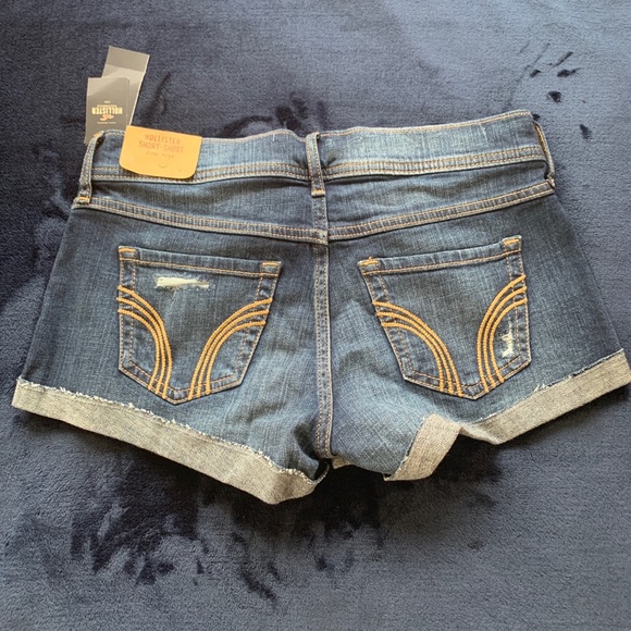 Hollister Low Rise Ripped Short-Shorts🦅 - Picture 2 of 2